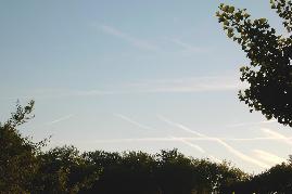 07.06.2004, 20 Uhr 10: weitere Chemtrails verdichten einen Kernbereich