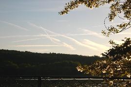 07.06.2004, 20 Uhr 25: in den letzten 15 Minuten wurde durch weitere Chemtrails ein konzentrierter Kernbereich geschaffen