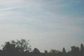 9:43 Uhr: Folgen der Chemtrails (giftige Pseudo-Kondensstreifen) Richtung Konstanz bzw. ringsum.