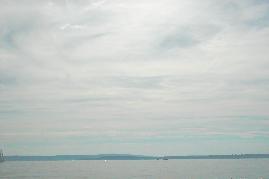 30.05.2004: 17 Uhr 22: So bedeckt sah inzwischen der ganze Bodensee aus! Die Chemtrails erzeugten ihre Giftwolken gebietsbergreifend durch massive Flgen den ganzen Tag ber.