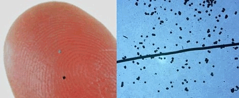 links: Hitachi-RFID-Chip (0,4 x 0,4 mm) zum Größenvergleich auf Finger (Stand 2006); Bildteil rechts: Hitachi-RFID-Chip 2007, Größe noch 0,05 x 0,05 mm, Vergleich zu menschl. Haar